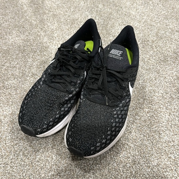 Nike Shoes: Size 11 - Picture 2 of 4